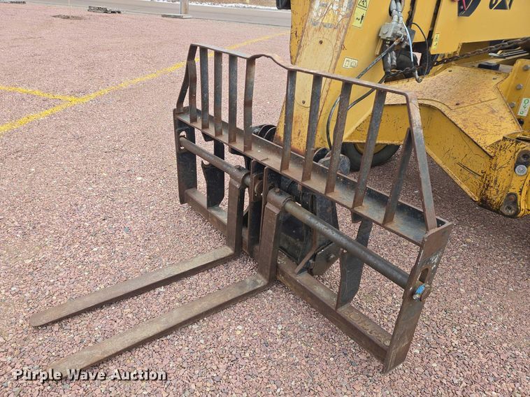 image for item EB1262 2004 Caterpillar TH460B telehandler