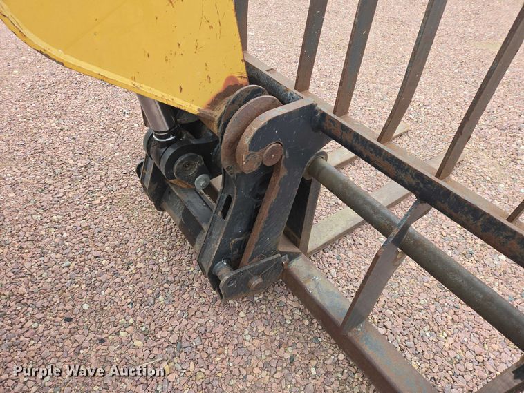 image for item EB1262 2004 Caterpillar TH460B telehandler