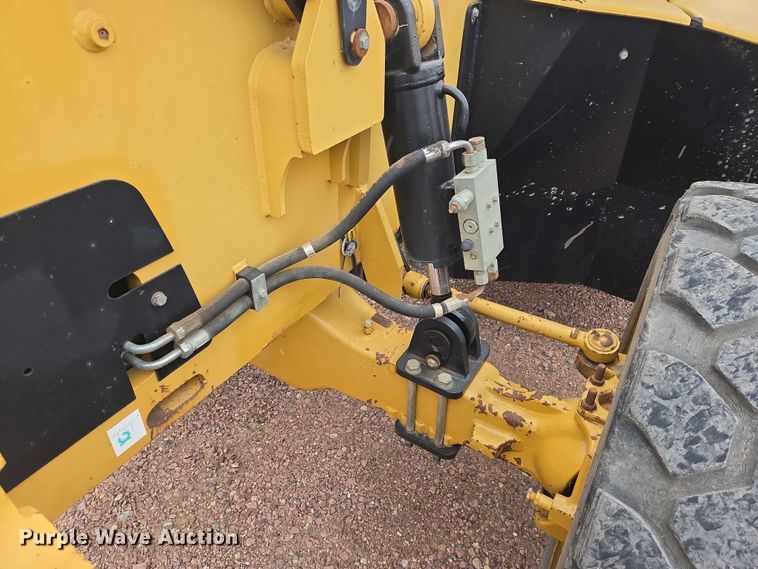 image for item EB1262 2004 Caterpillar TH460B telehandler