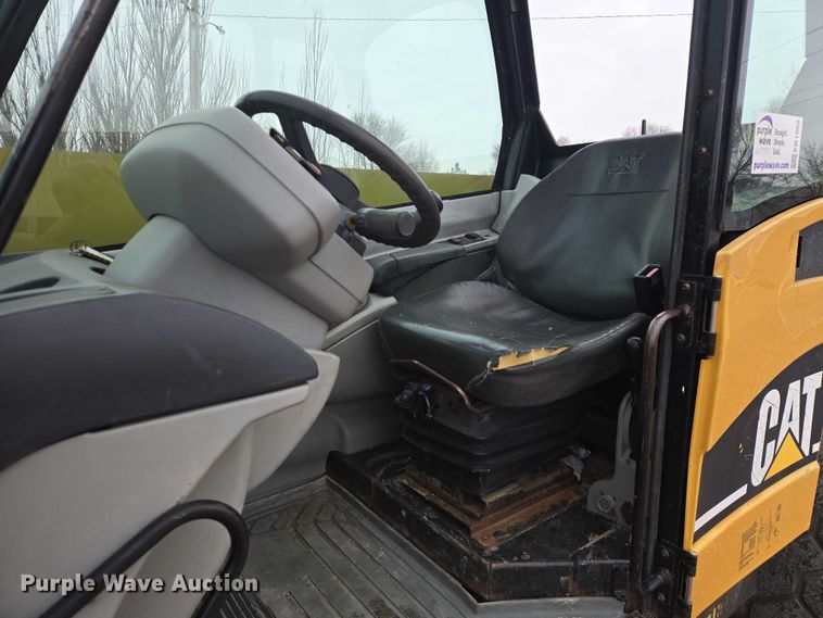 image for item EB1262 2004 Caterpillar TH460B telehandler