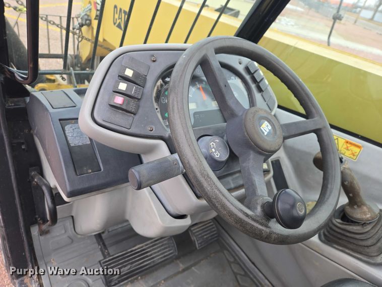 image for item EB1262 2004 Caterpillar TH460B telehandler