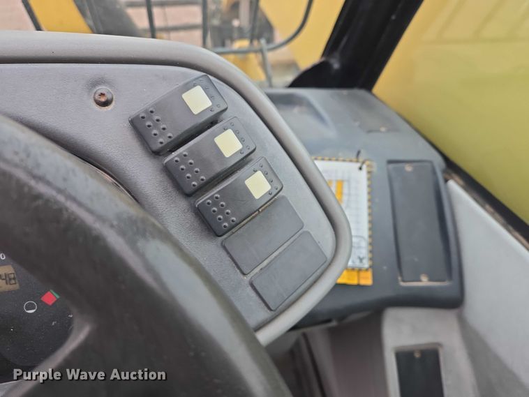 image for item EB1262 2004 Caterpillar TH460B telehandler