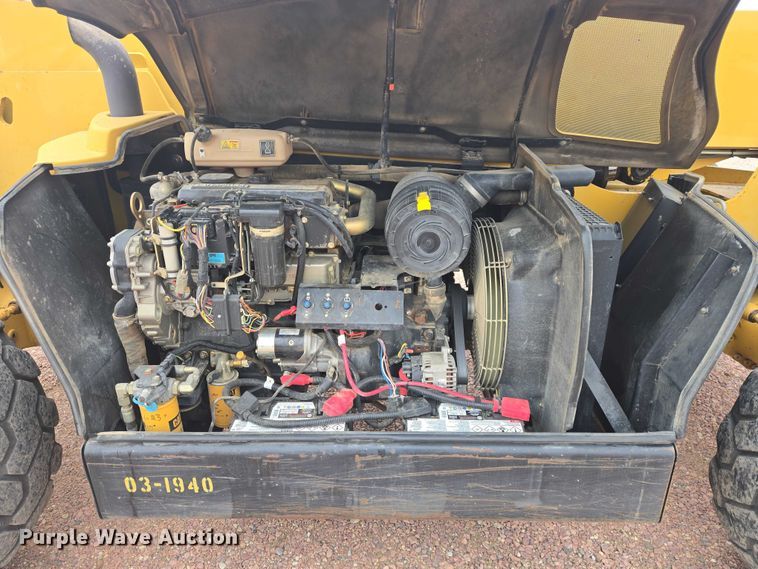 image for item EB1262 2004 Caterpillar TH460B telehandler