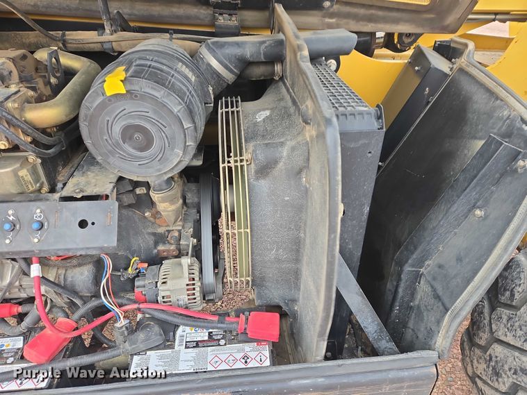 image for item EB1262 2004 Caterpillar TH460B telehandler