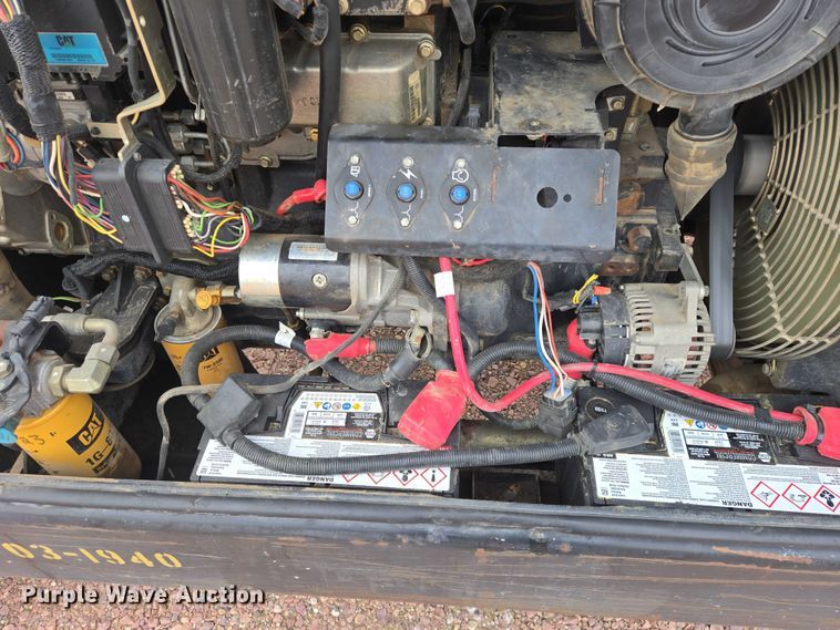 image for item EB1262 2004 Caterpillar TH460B telehandler