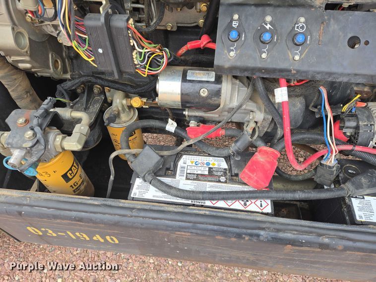 image for item EB1262 2004 Caterpillar TH460B telehandler