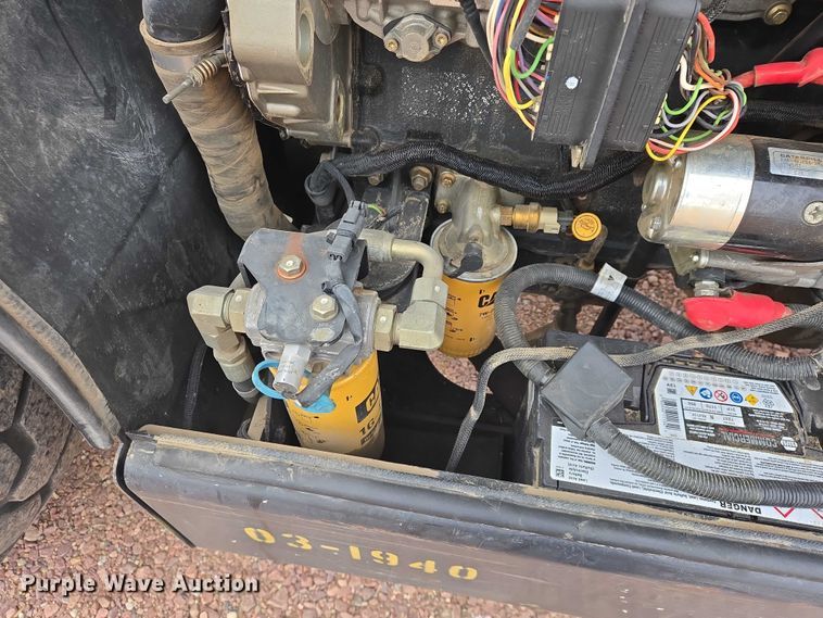 image for item EB1262 2004 Caterpillar TH460B telehandler