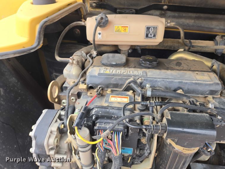 image for item EB1262 2004 Caterpillar TH460B telehandler