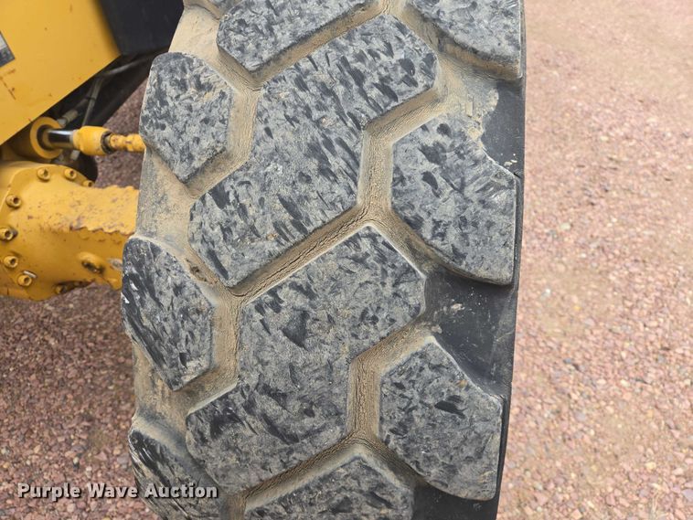 image for item EB1262 2004 Caterpillar TH460B telehandler