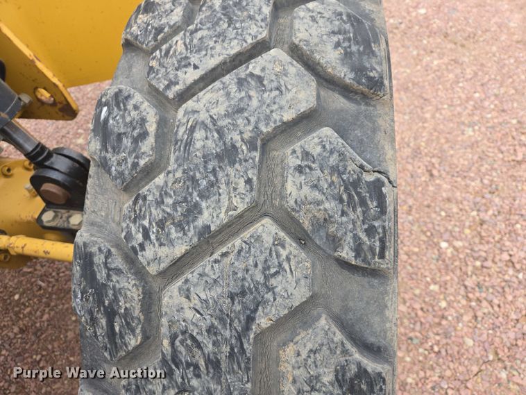 image for item EB1262 2004 Caterpillar TH460B telehandler