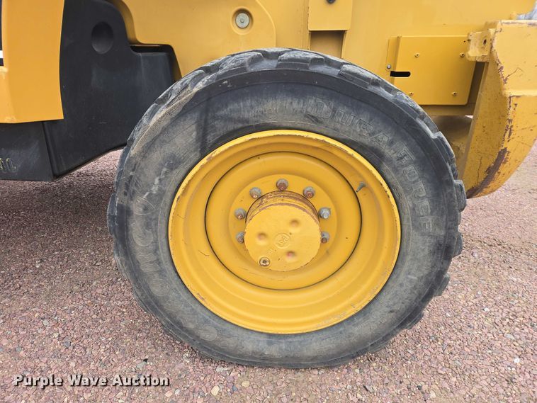 image for item EB1262 2004 Caterpillar TH460B telehandler