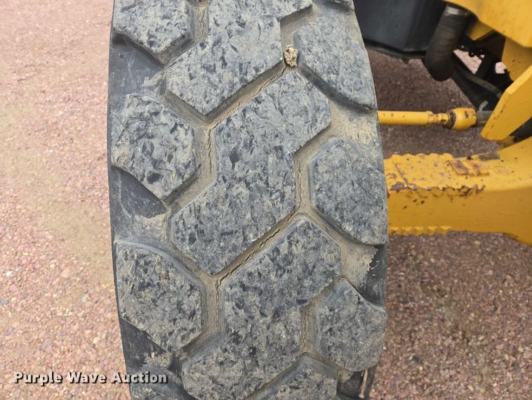 image for item EB1262 2004 Caterpillar TH460B telehandler