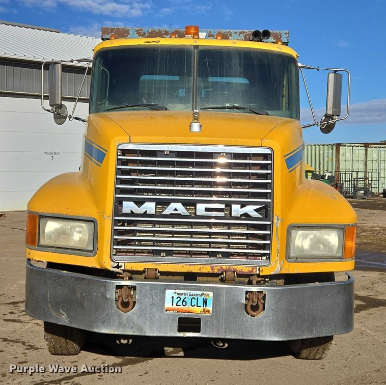 image for item EB1304 1995 Mack CH613 dump truck