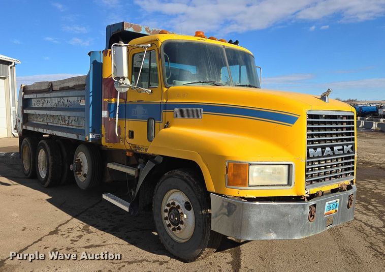 image for item EB1304 1995 Mack CH613 dump truck