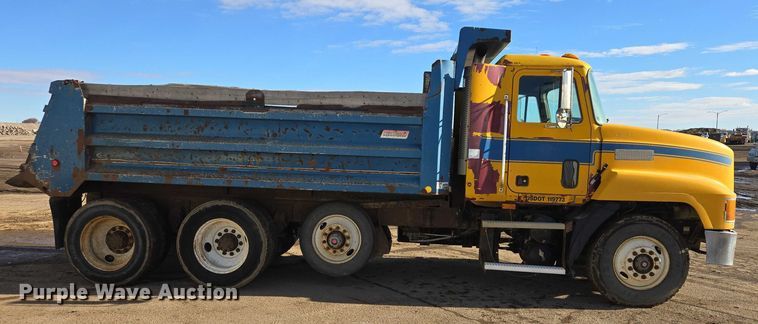 image for item EB1304 1995 Mack CH613 dump truck