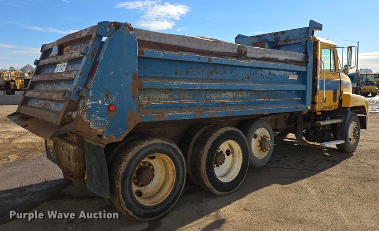 image for item EB1304 1995 Mack CH613 dump truck