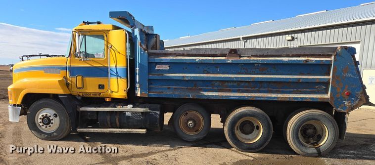 image for item EB1304 1995 Mack CH613 dump truck