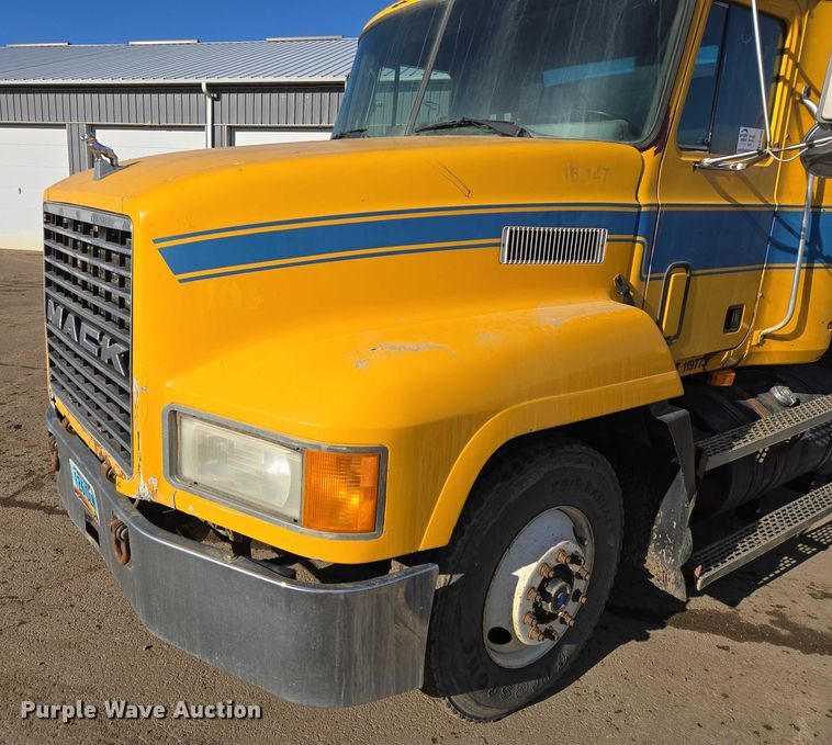 image for item EB1304 1995 Mack CH613 dump truck