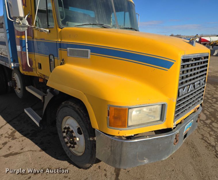 image for item EB1304 1995 Mack CH613 dump truck
