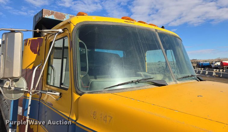 image for item EB1304 1995 Mack CH613 dump truck