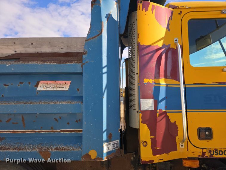 image for item EB1304 1995 Mack CH613 dump truck