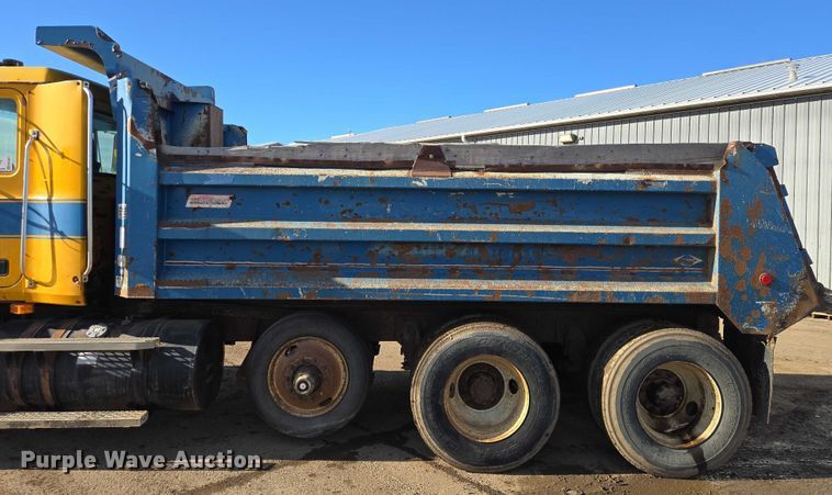 image for item EB1304 1995 Mack CH613 dump truck