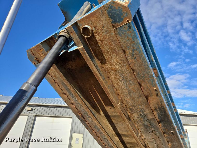 image for item EB1304 1995 Mack CH613 dump truck