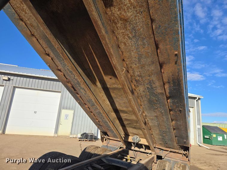 image for item EB1304 1995 Mack CH613 dump truck