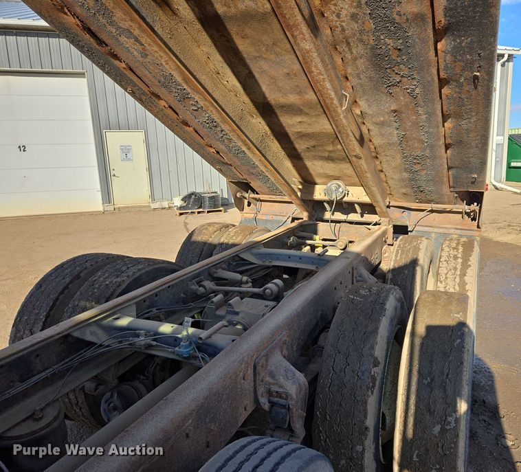 image for item EB1304 1995 Mack CH613 dump truck