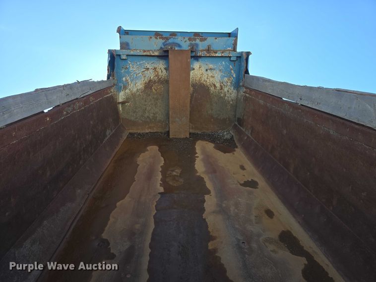 image for item EB1304 1995 Mack CH613 dump truck