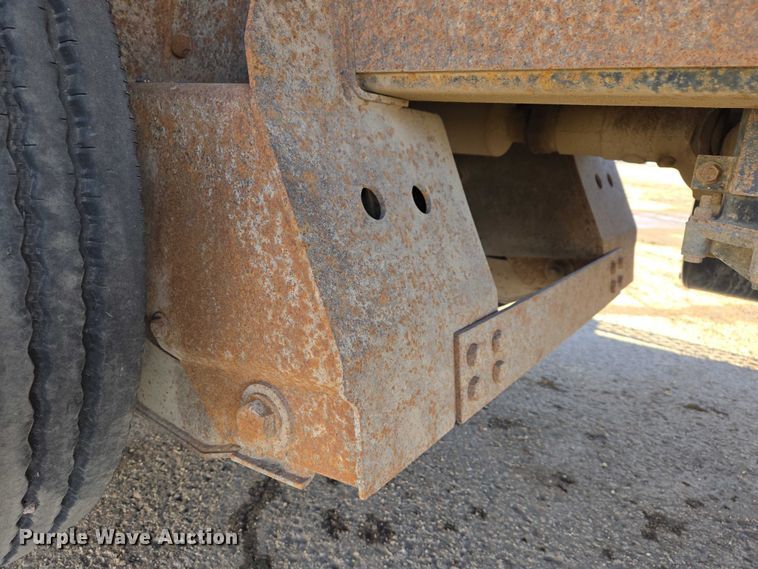 image for item EB1304 1995 Mack CH613 dump truck