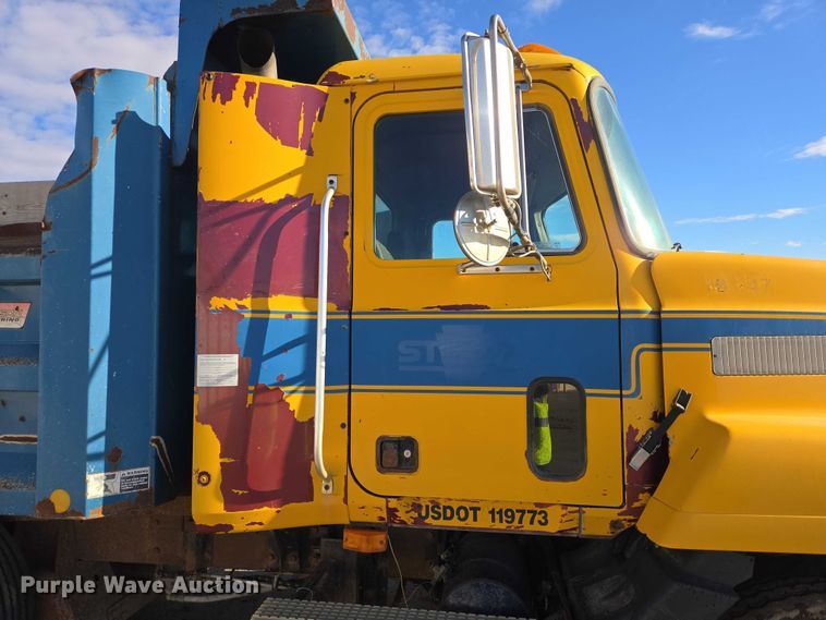 image for item EB1304 1995 Mack CH613 dump truck