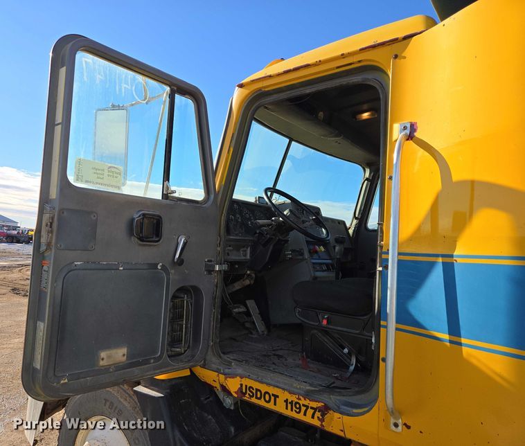 image for item EB1304 1995 Mack CH613 dump truck