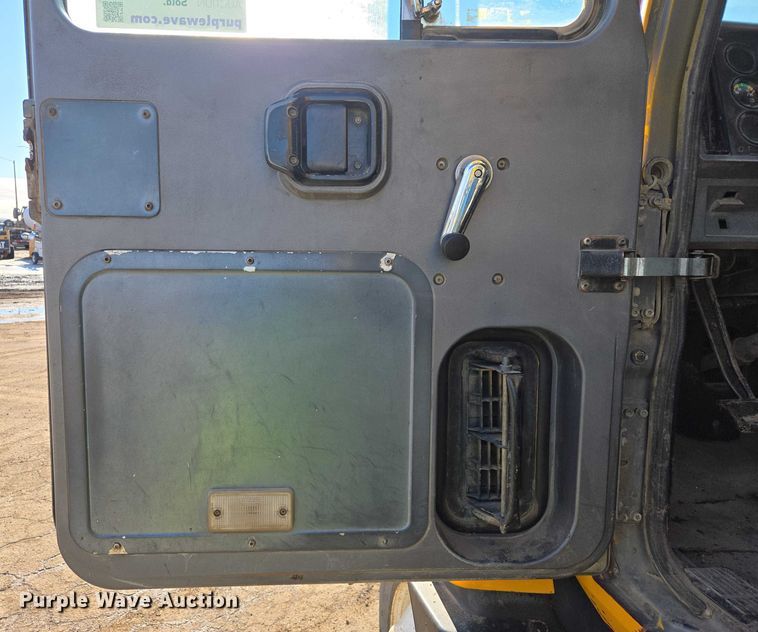 image for item EB1304 1995 Mack CH613 dump truck