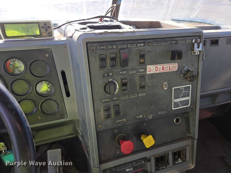 image for item EB1304 1995 Mack CH613 dump truck