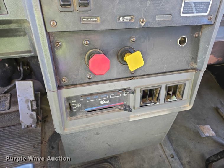 image for item EB1304 1995 Mack CH613 dump truck