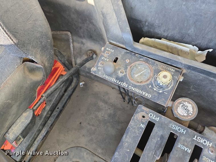 image for item EB1304 1995 Mack CH613 dump truck