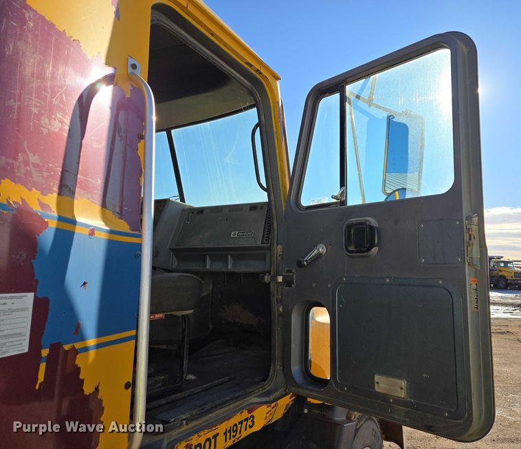 image for item EB1304 1995 Mack CH613 dump truck