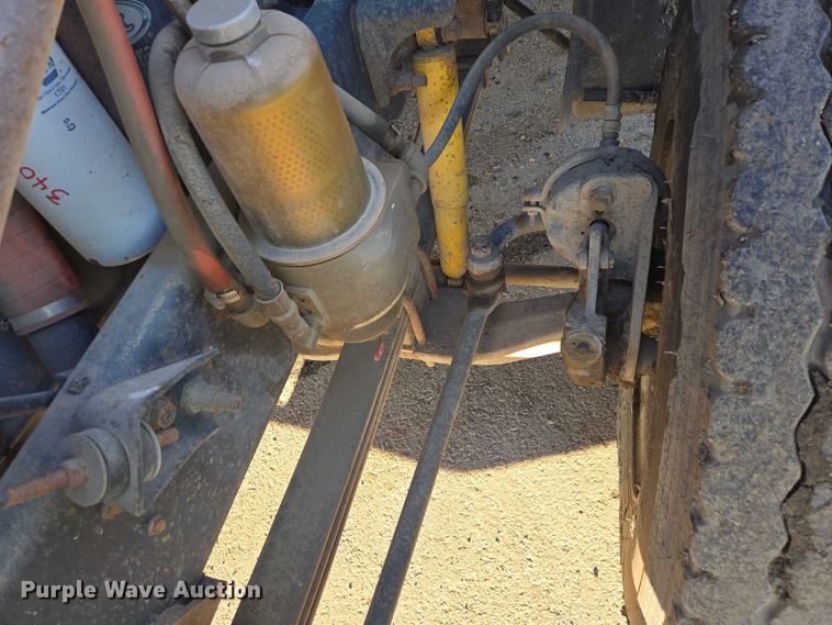 image for item EB1304 1995 Mack CH613 dump truck