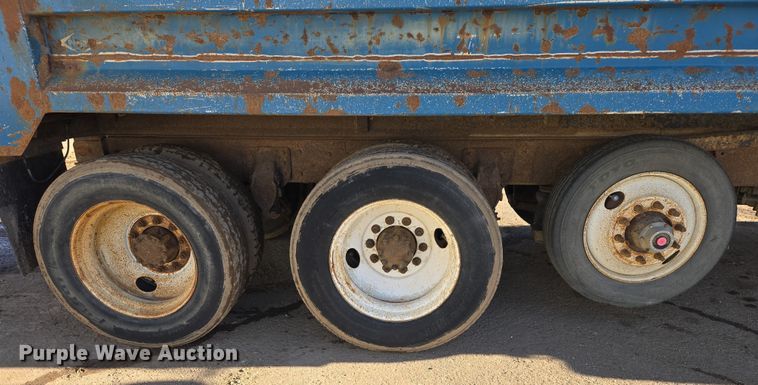 image for item EB1304 1995 Mack CH613 dump truck