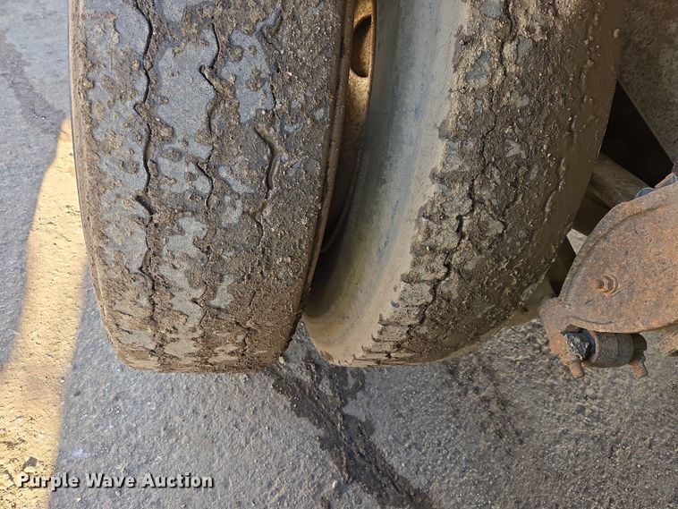 image for item EB1304 1995 Mack CH613 dump truck