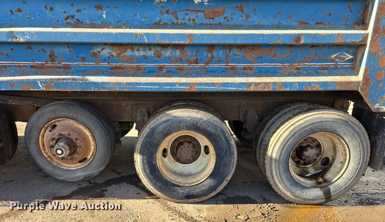 image for item EB1304 1995 Mack CH613 dump truck