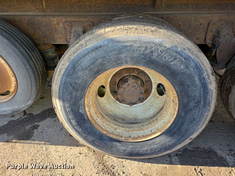 image for item EB1304 1995 Mack CH613 dump truck