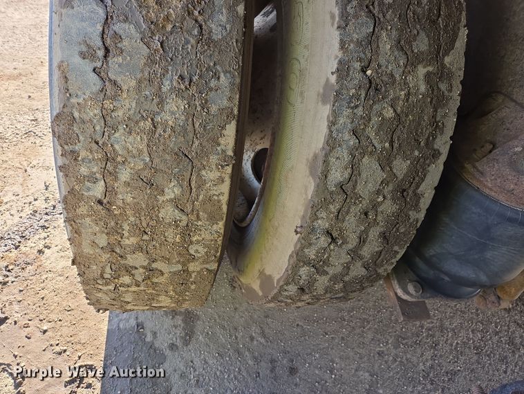 image for item EB1304 1995 Mack CH613 dump truck