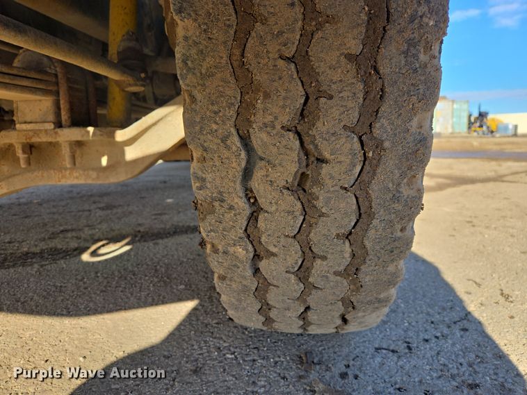 image for item EB1304 1995 Mack CH613 dump truck