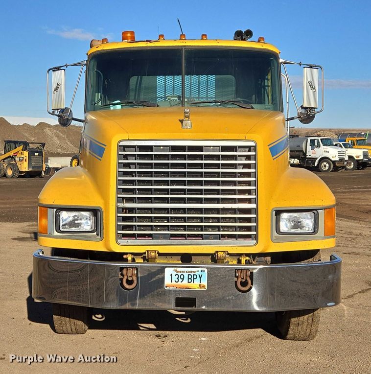 image for item EB1305 1994 Mack CH613 semi truck