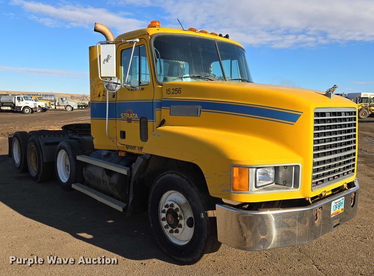 image for item EB1305 1994 Mack CH613 semi truck