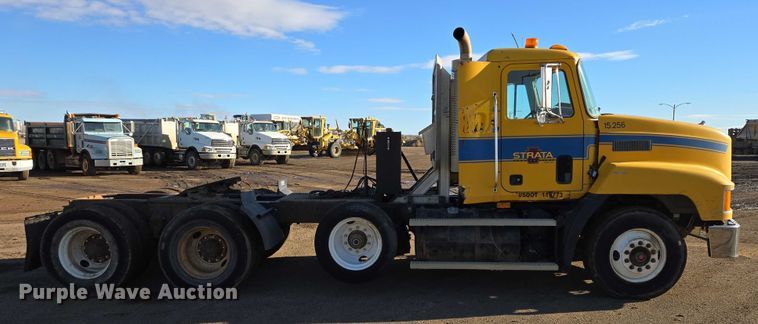 image for item EB1305 1994 Mack CH613 semi truck