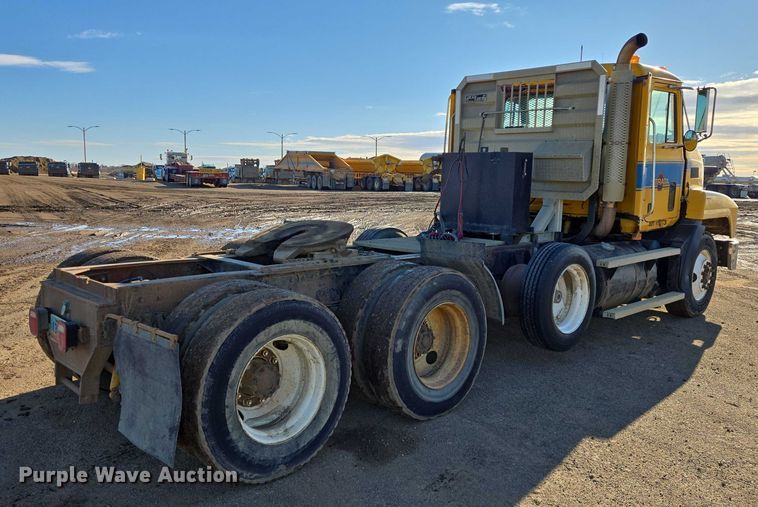 image for item EB1305 1994 Mack CH613 semi truck