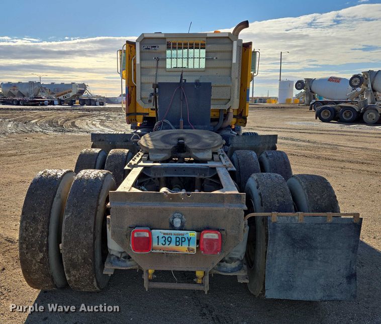 image for item EB1305 1994 Mack CH613 semi truck
